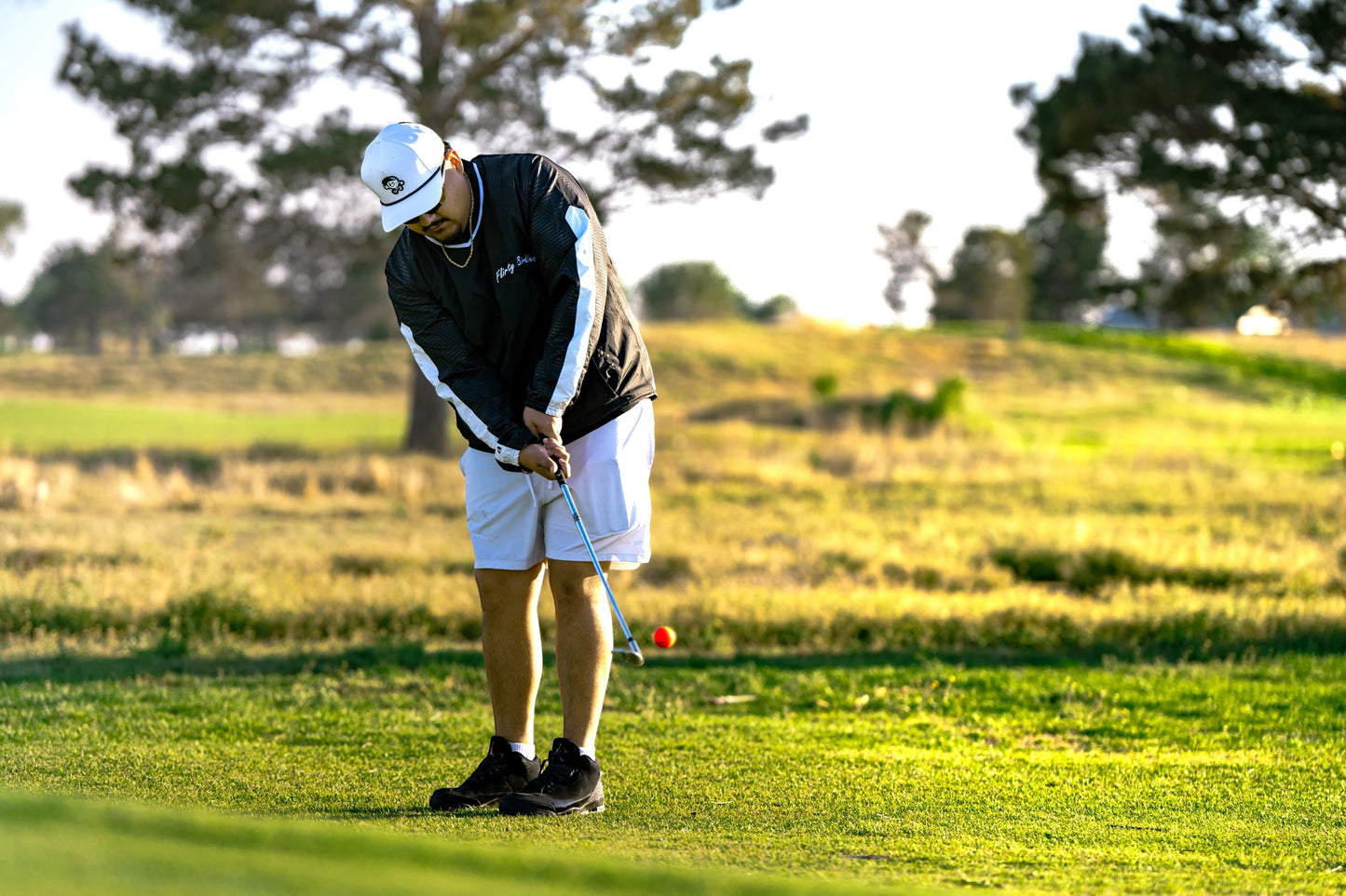 FLIRTY BIRDIE ROPE HAT (WHITE/BLACK) SNAPBACK